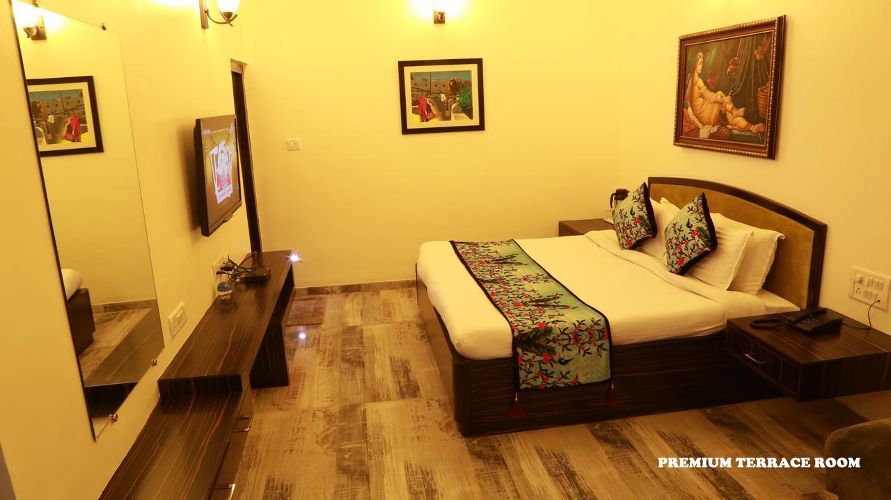 Hotel Karnavati Mount Abu Esterno foto