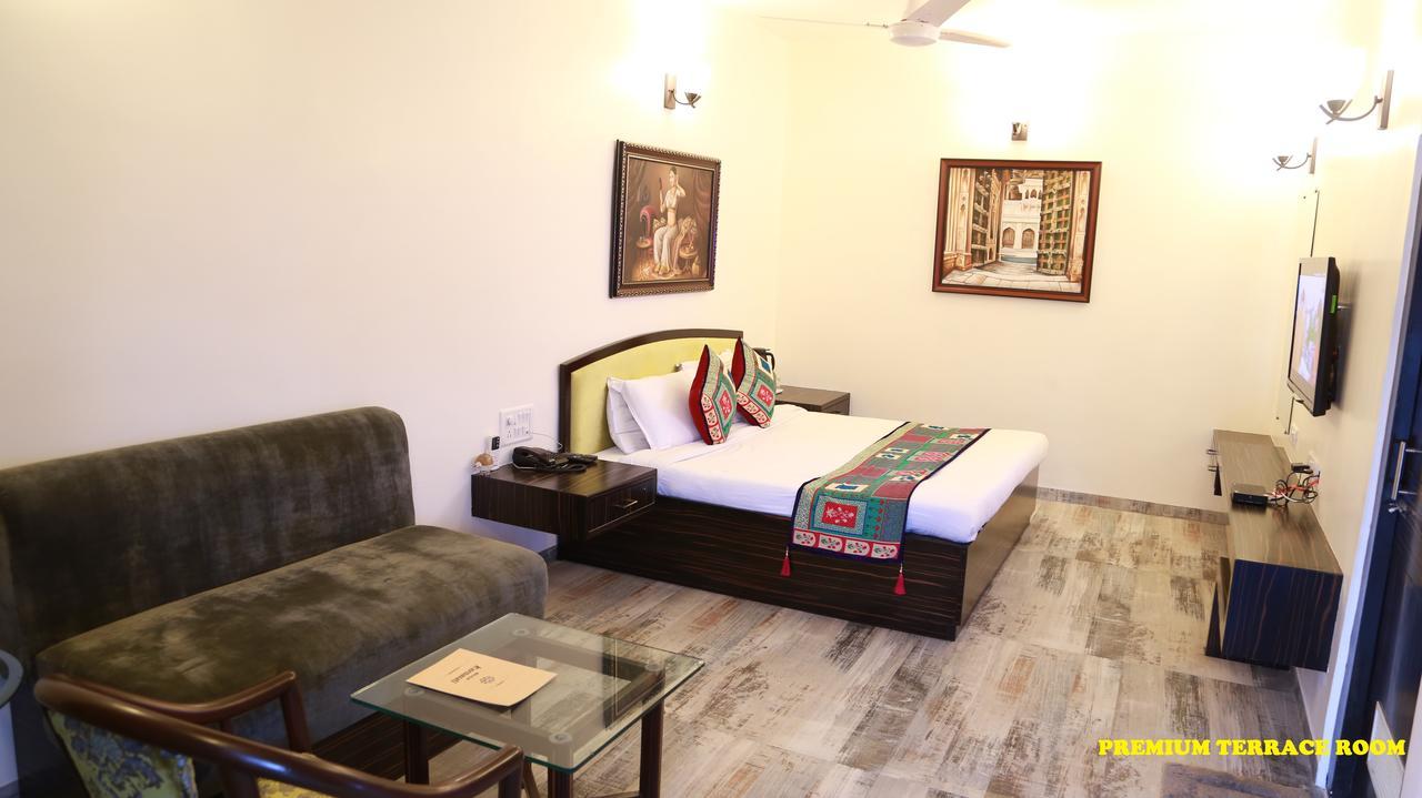 Hotel Karnavati Mount Abu Esterno foto