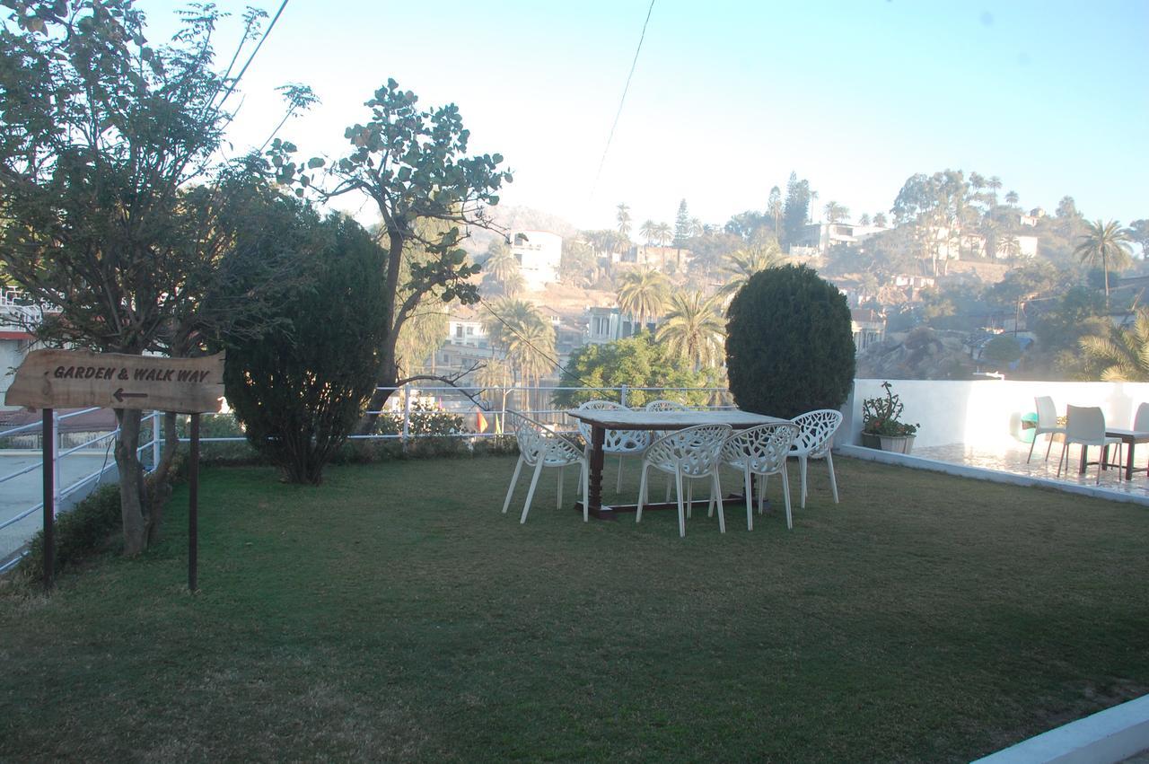 Hotel Karnavati Mount Abu Esterno foto