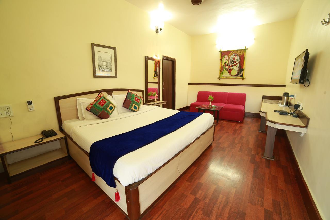 Hotel Karnavati Mount Abu Esterno foto