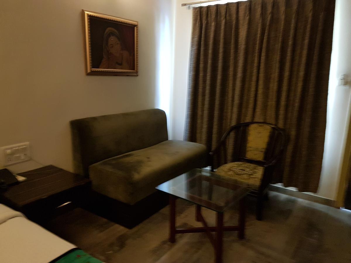 Hotel Karnavati Mount Abu Esterno foto