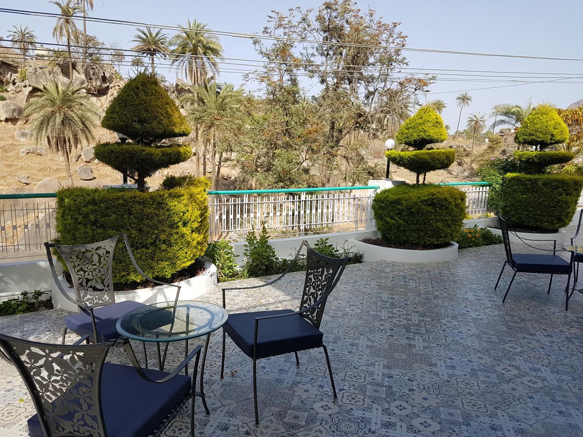 Hotel Karnavati Mount Abu Esterno foto