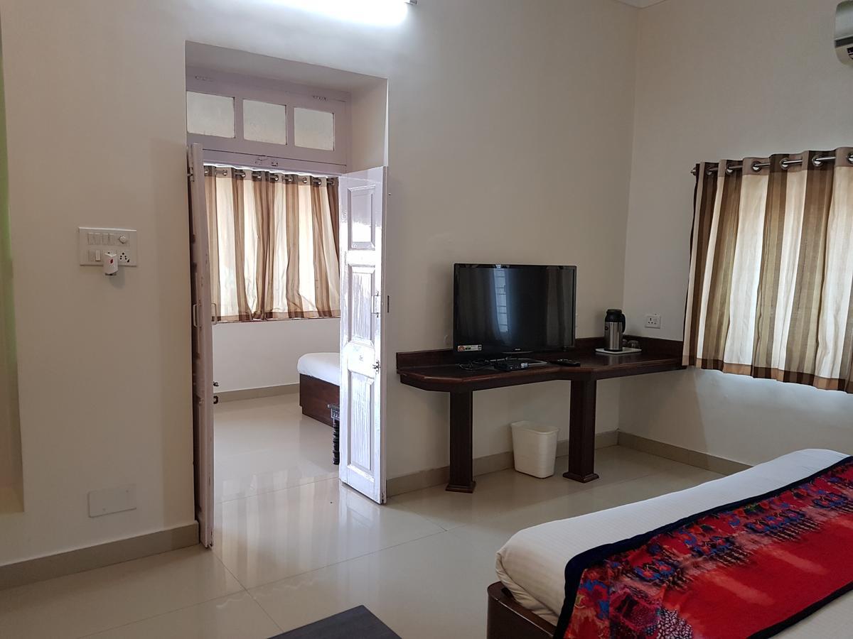 Hotel Karnavati Mount Abu Esterno foto