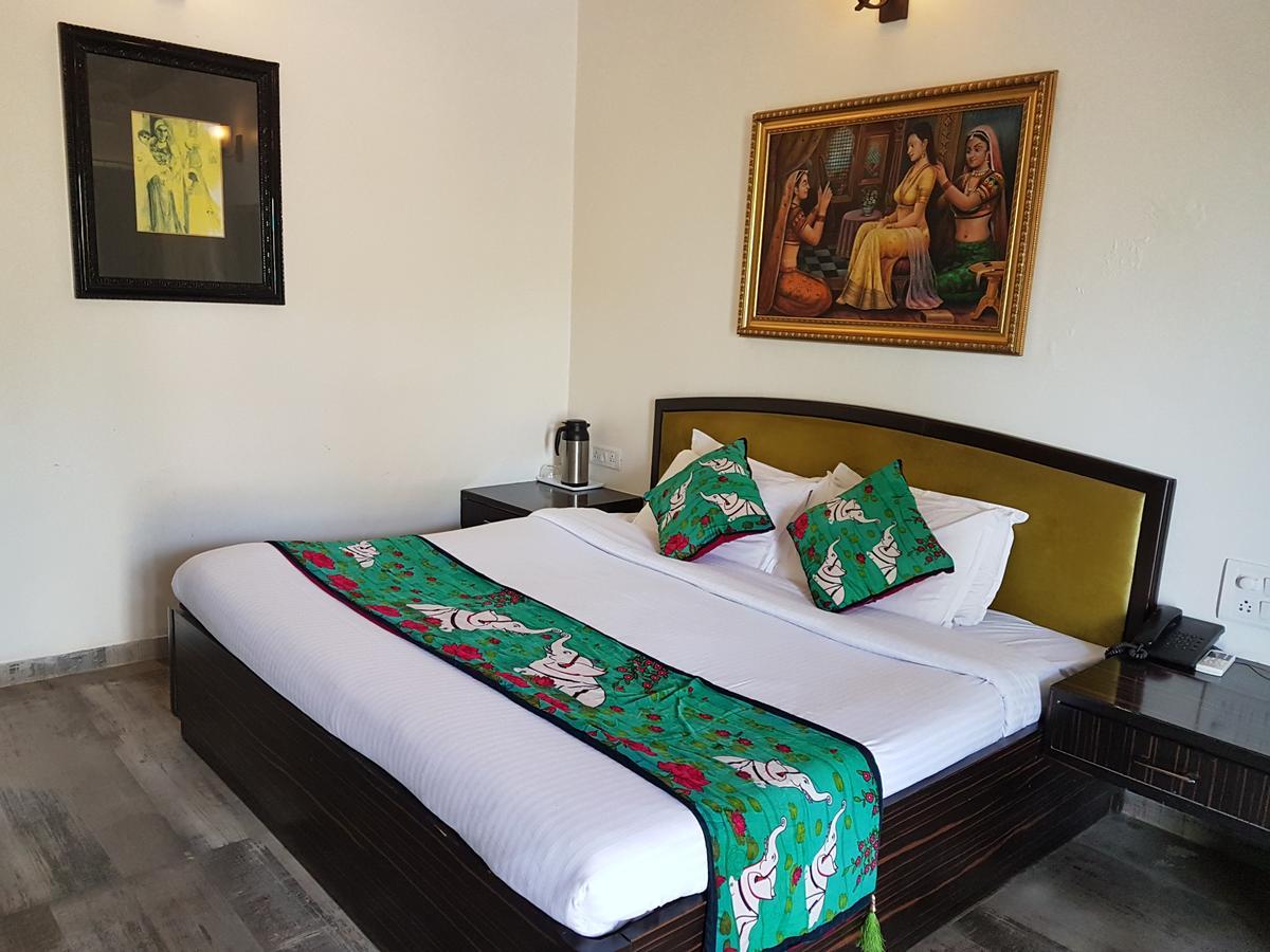 Hotel Karnavati Mount Abu Esterno foto