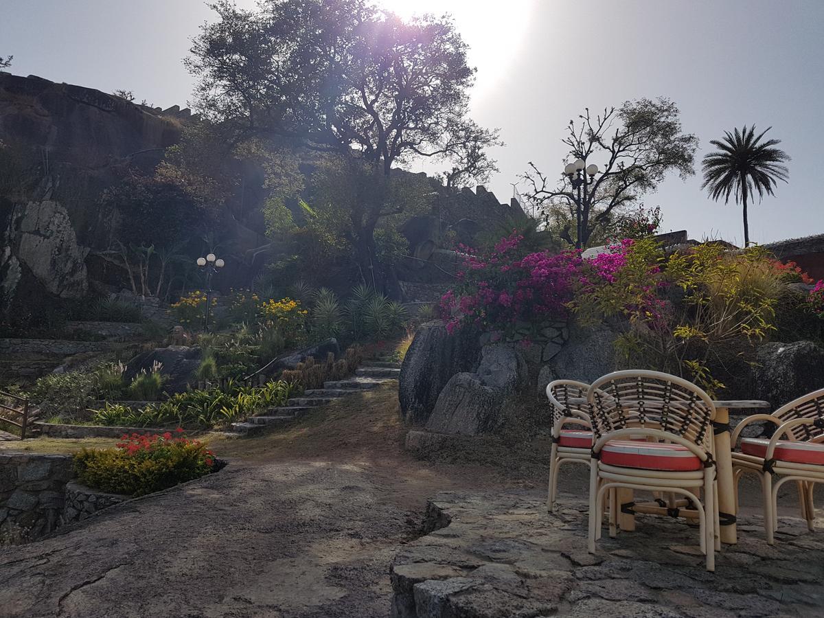 Hotel Karnavati Mount Abu Esterno foto