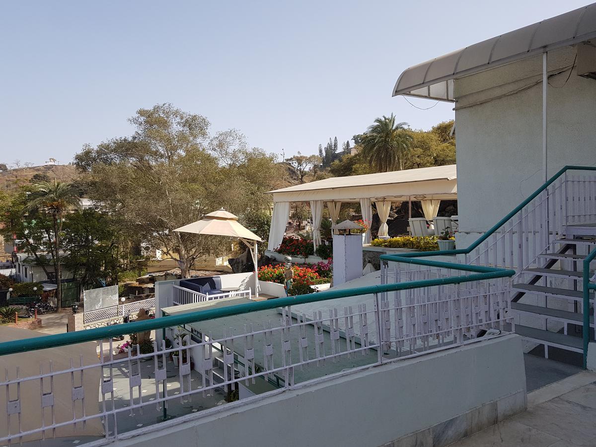 Hotel Karnavati Mount Abu Esterno foto