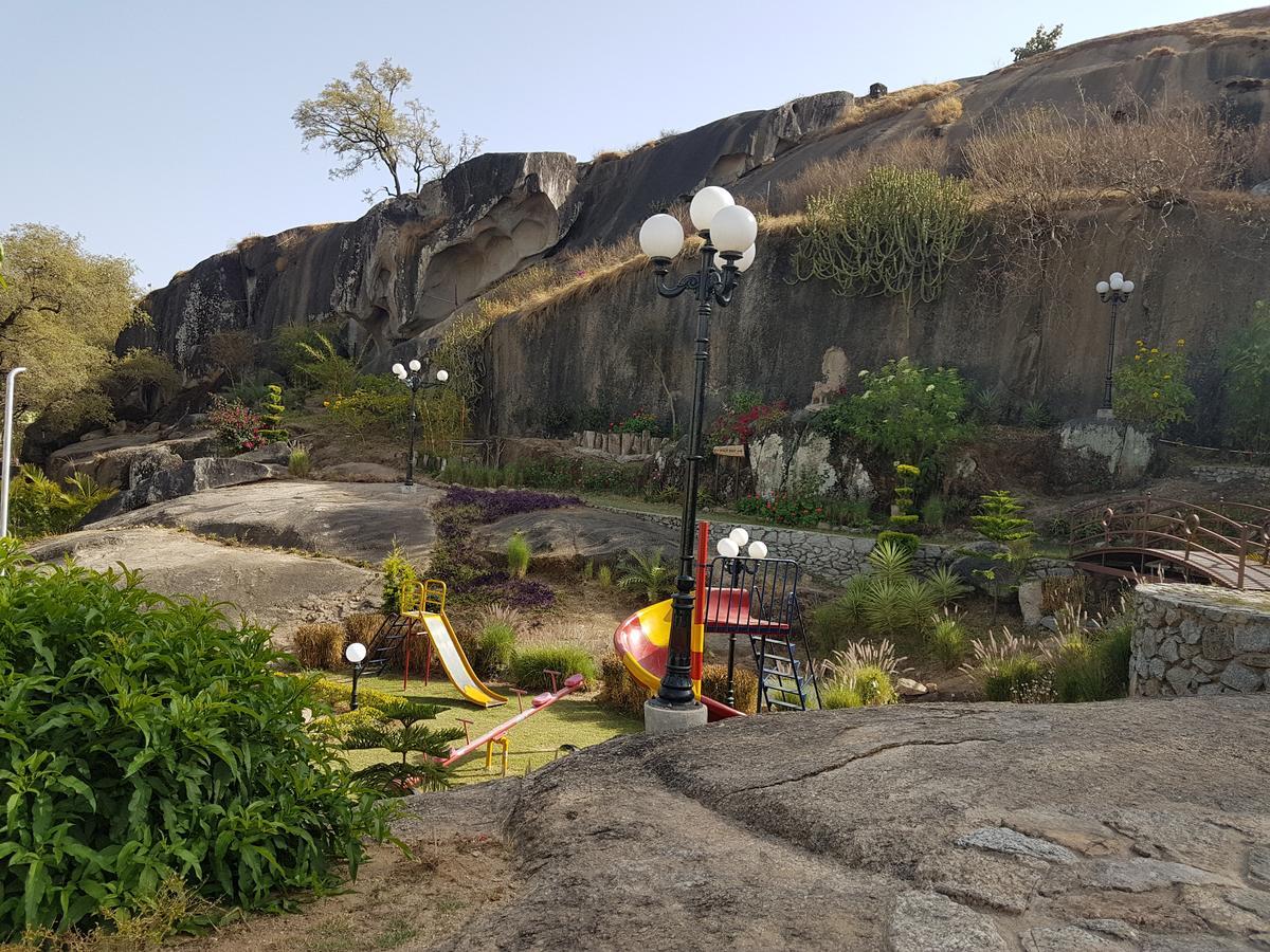 Hotel Karnavati Mount Abu Esterno foto