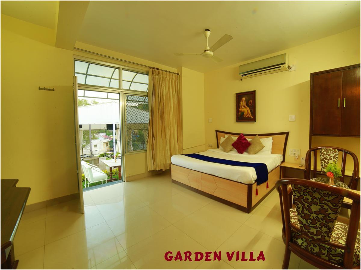Hotel Karnavati Mount Abu Esterno foto