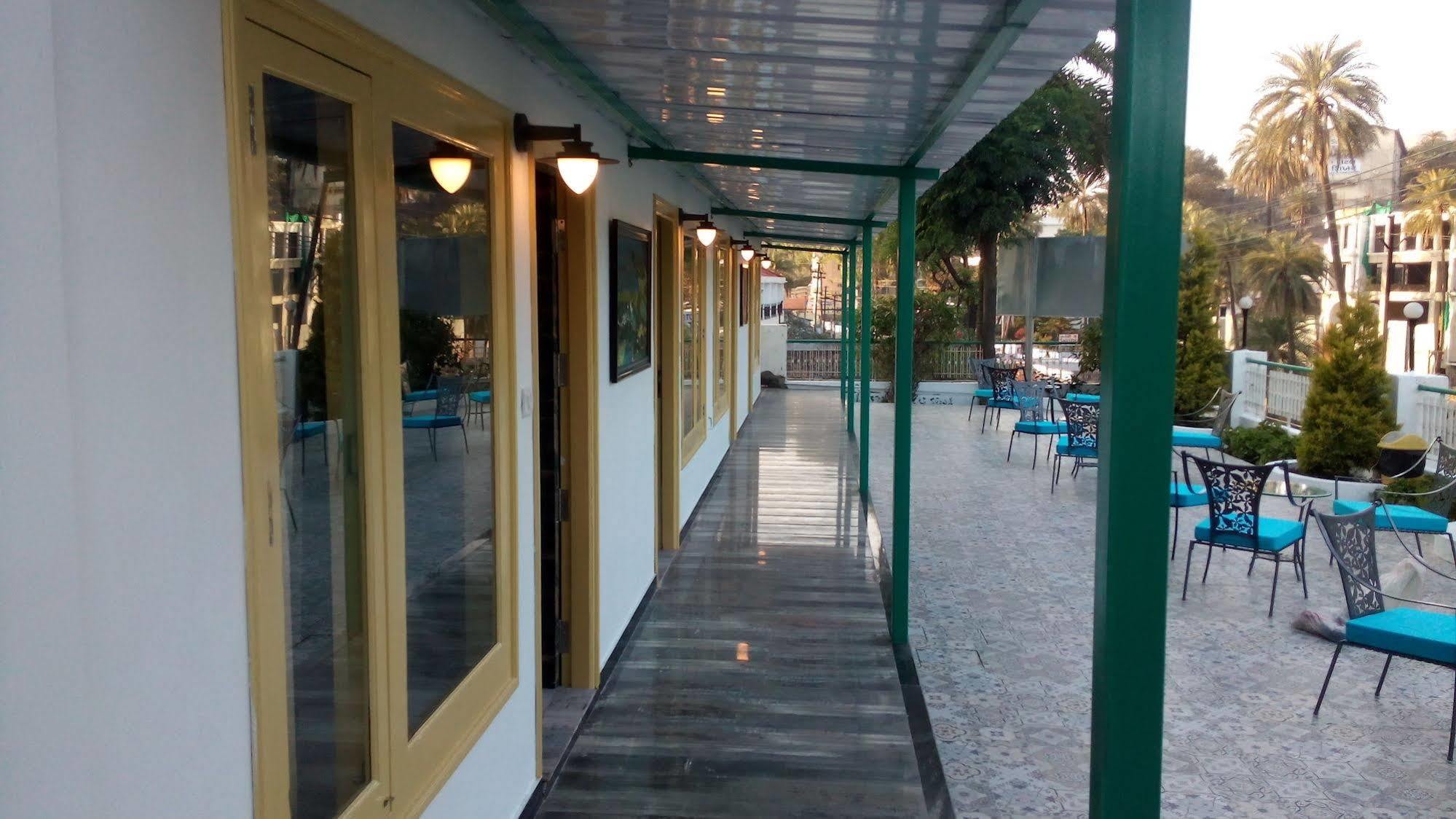 Hotel Karnavati Mount Abu Esterno foto
