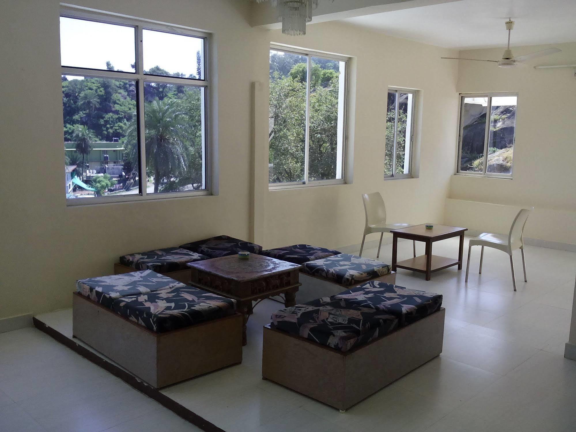 Hotel Karnavati Mount Abu Esterno foto