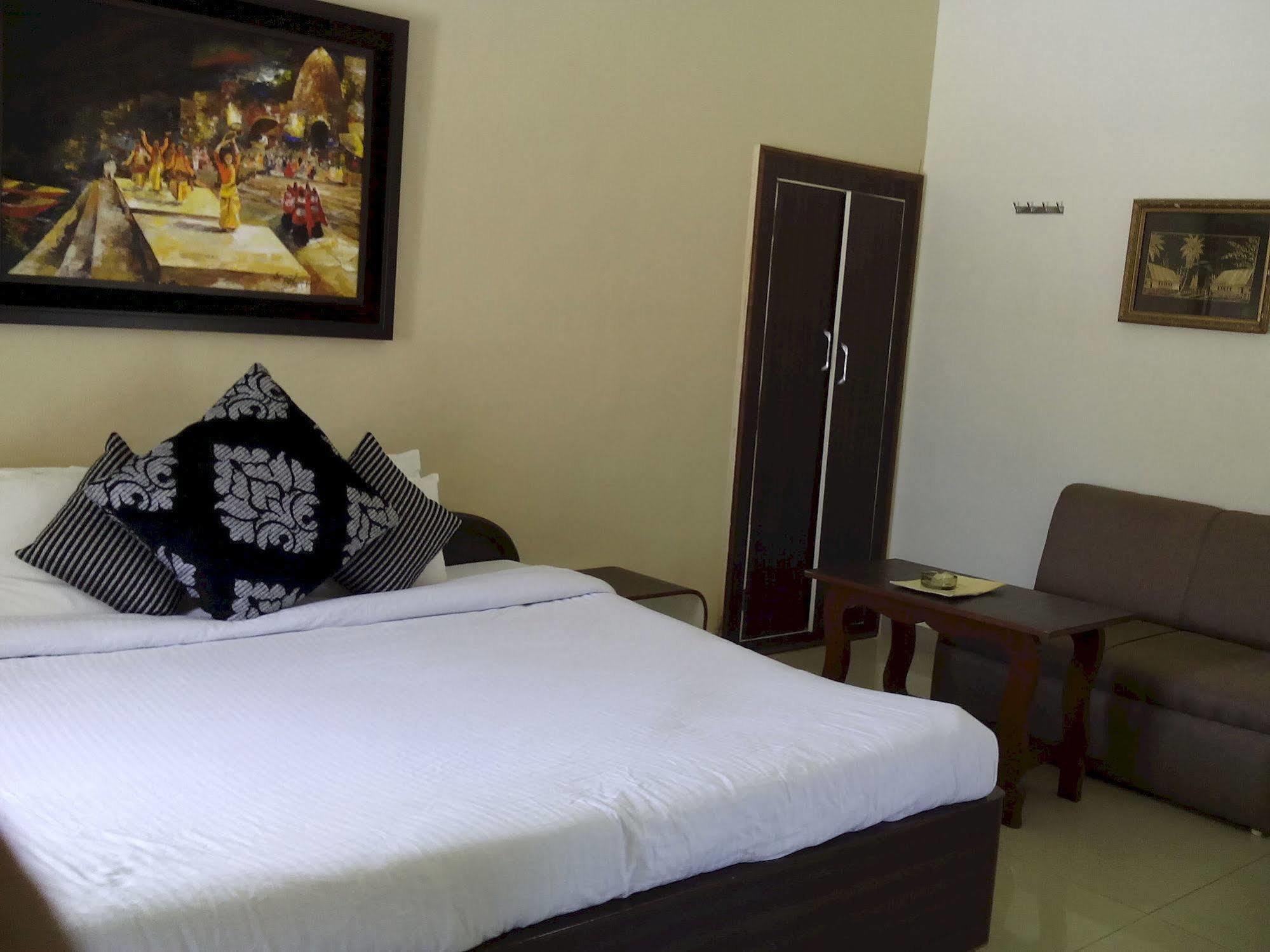 Hotel Karnavati Mount Abu Esterno foto