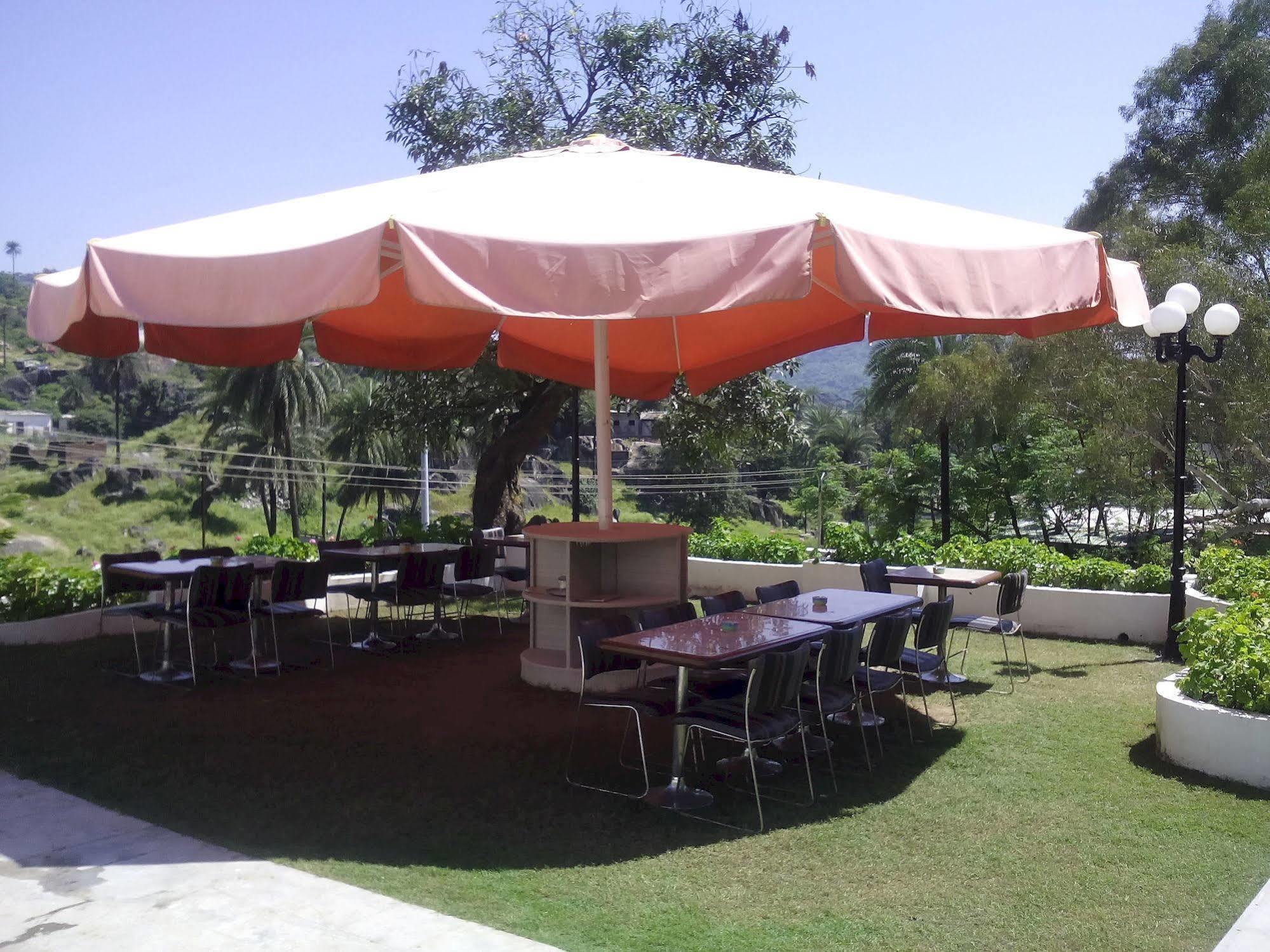 Hotel Karnavati Mount Abu Esterno foto