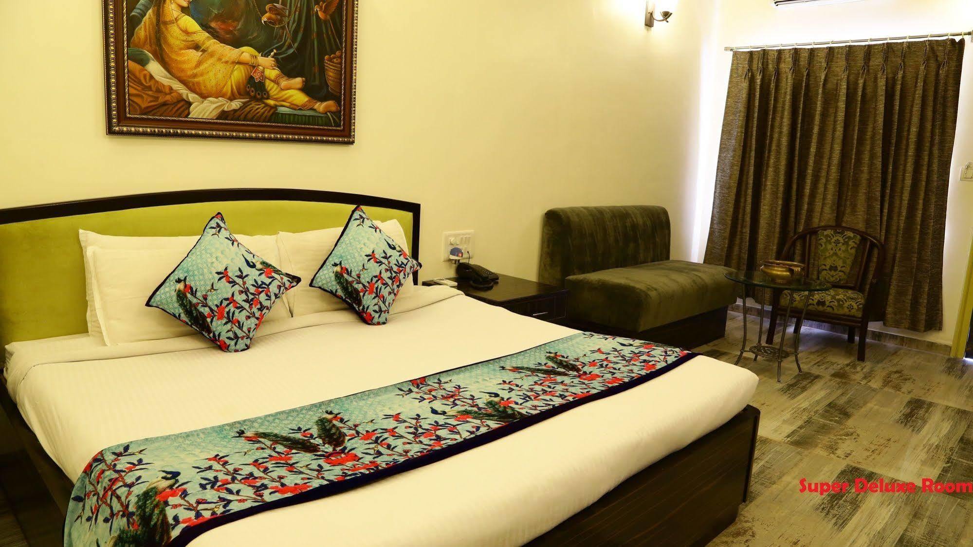 Hotel Karnavati Mount Abu Esterno foto